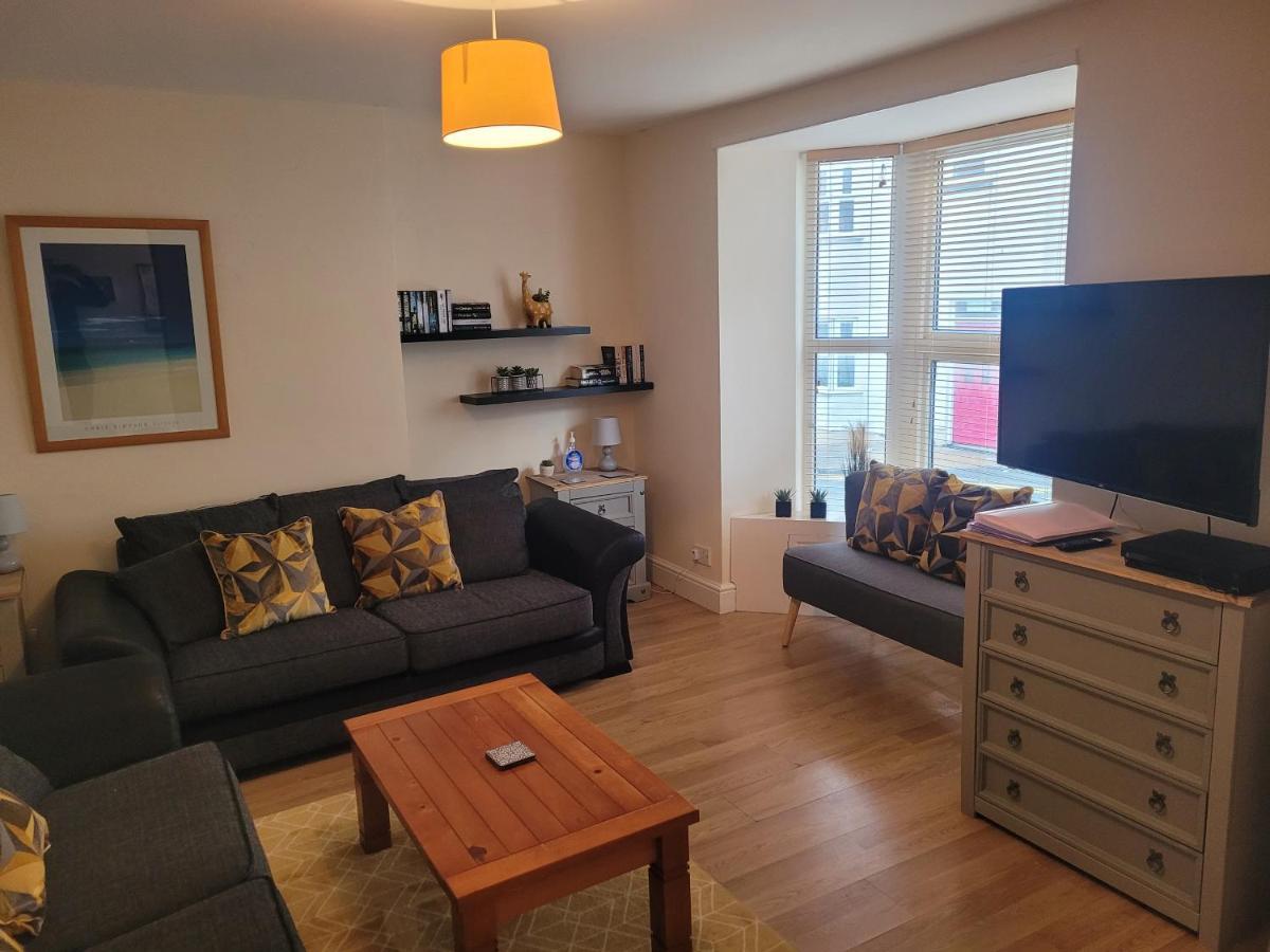 Large 5 Bed Town-Centre Home Close To The Beach, Sleeps 9 アベリストウィス エクステリア 写真