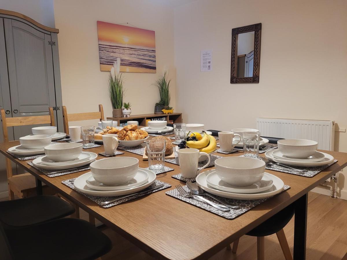 Large 5 Bed Town-Centre Home Close To The Beach, Sleeps 9 アベリストウィス エクステリア 写真