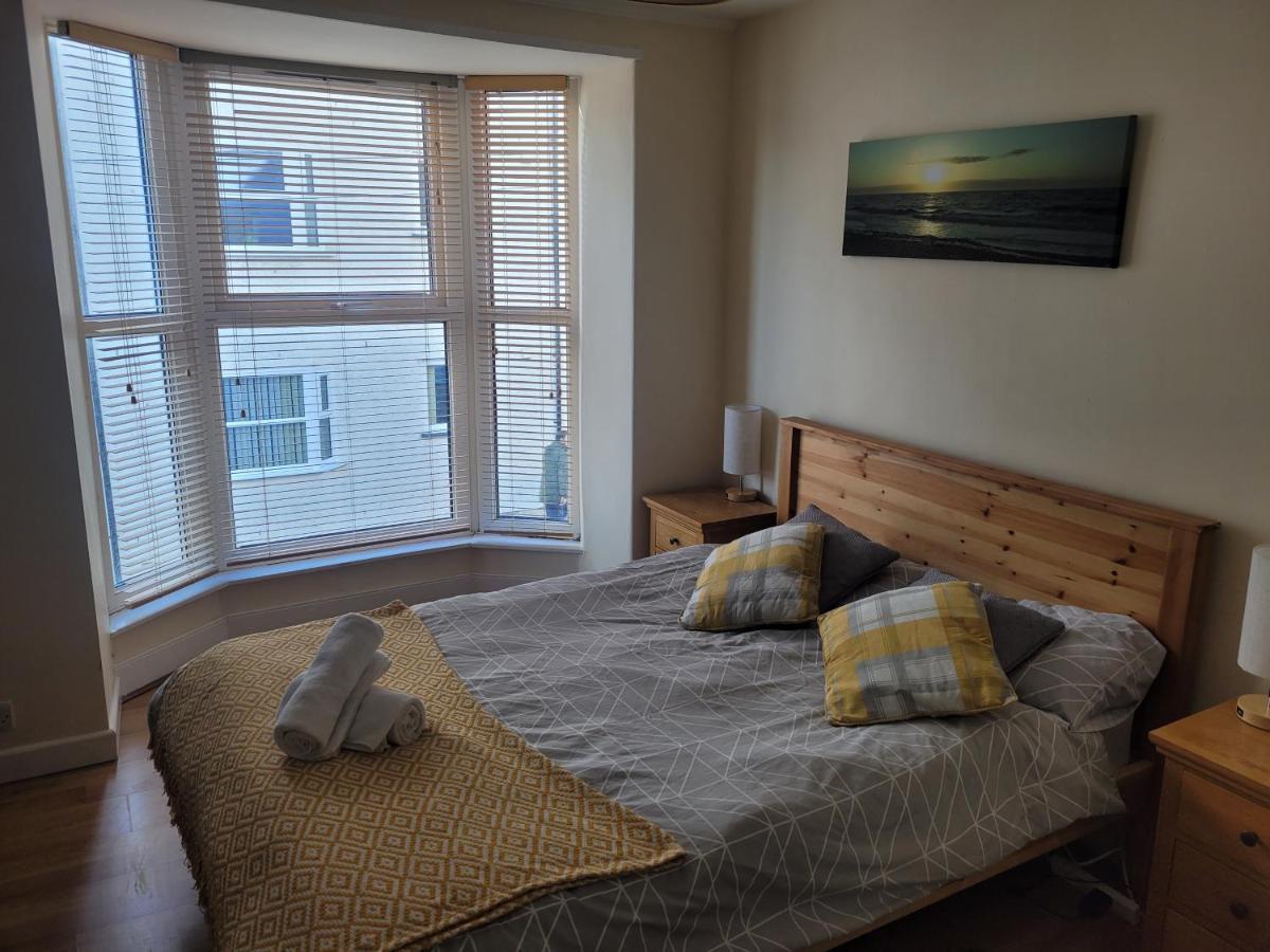 Large 5 Bed Town-Centre Home Close To The Beach, Sleeps 9 アベリストウィス エクステリア 写真