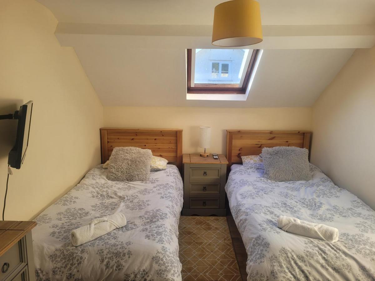 Large 5 Bed Town-Centre Home Close To The Beach, Sleeps 9 アベリストウィス エクステリア 写真